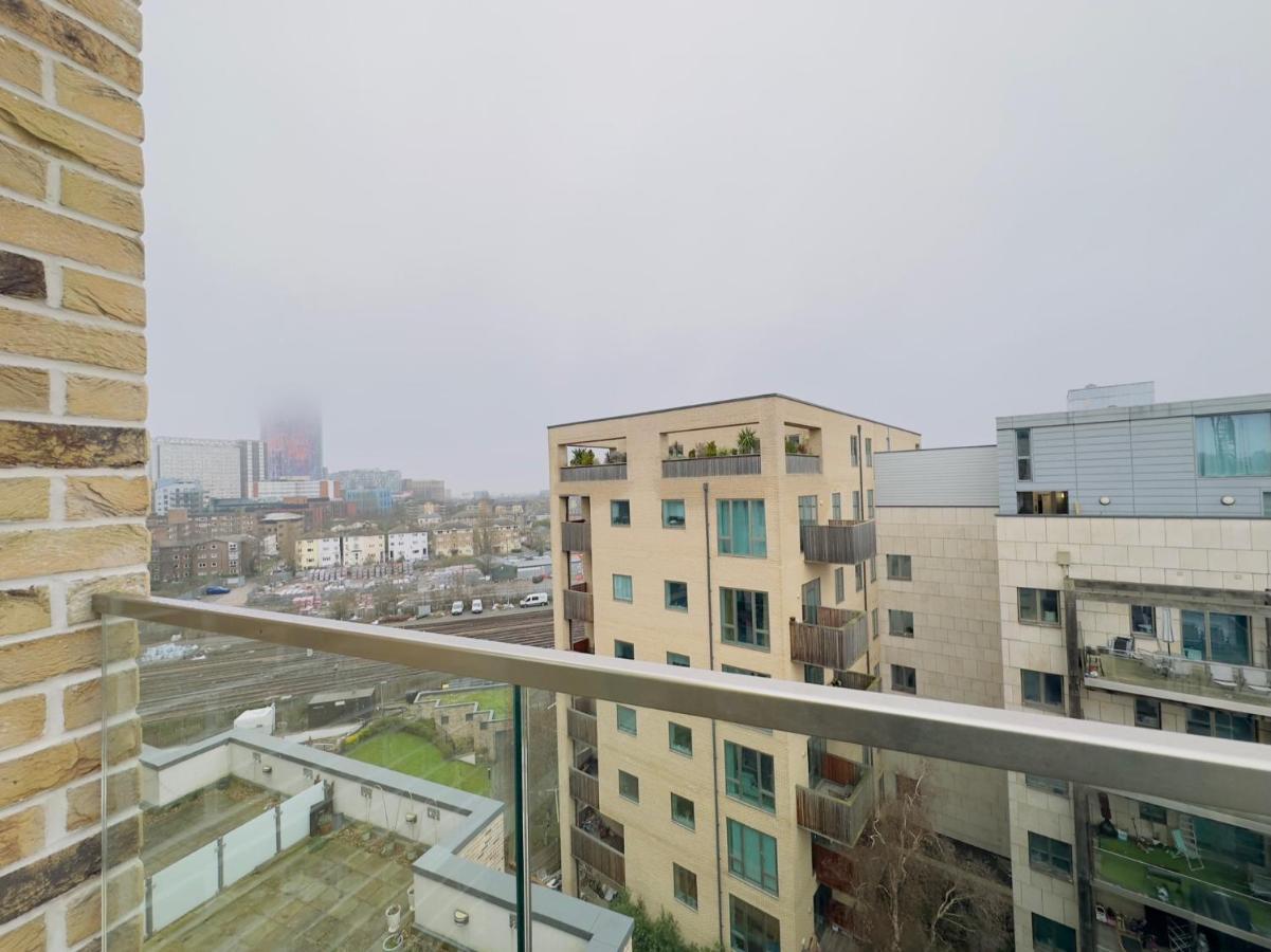 Ferienwohnung Luxurious Comfy Penthouse - Steps To East Croydon Train Station - Views Exterior foto